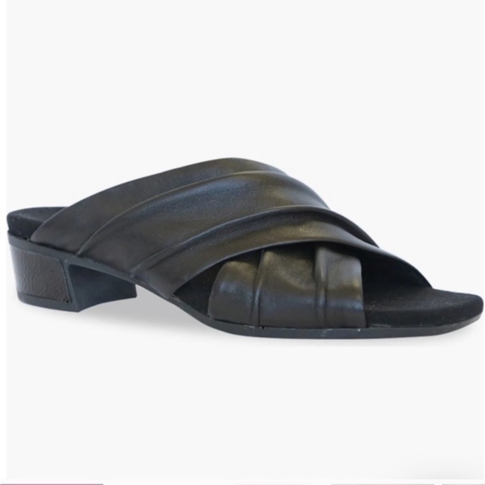 Munro Lee Black Lamb Leather Slide Sandal